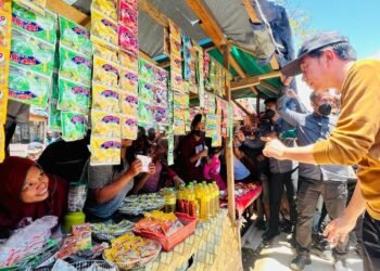 Kunjungi Pasar Youtefa Lama, Presiden Sapa Pedagang dan Bagikan Bansos