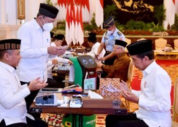 Presiden Jokowi Imbau Umat Islam di Tanah Air Serahkan Zakat ke Baznas