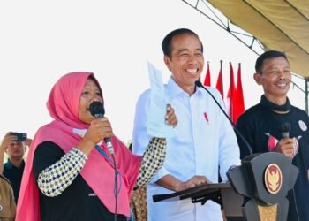 Presiden Jokowi Serahkan Sertifikat Tanah untuk Masyarakat di Kabupaten Blora