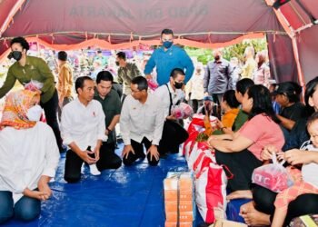 Presiden Jokowi Tinjau Posko Pengungsi Korban Kebakaran TBBM Pertamina Plumpang