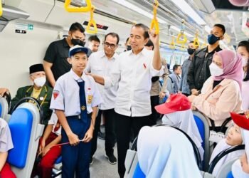 Presiden dan Ibu Iriana Jajal Kereta Pertama di Pulau Sulawesi