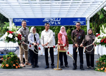 Kasetpres Resmikan SPKLU di Istana Kepresidenan Bogor