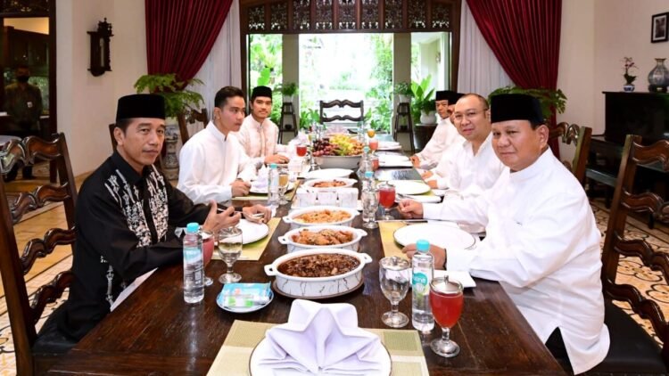 Hari Pertama Lebaran, Presiden Jokowi Silaturahmi dengan Menhan