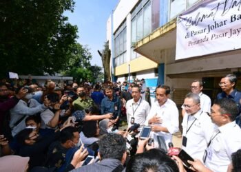 Jelang Lebaran, Presiden Jokowi Tinjau Harga Komoditas di Pasar Johar Baru