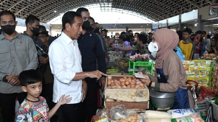 Kunjungi Pasar Legi, Presiden: Secara Umum Harga Turun