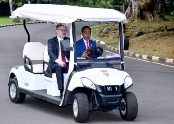 Momen Presiden Jokowi Ajak PM Ceko Ngabuburit ke Kebun Raya Bogor