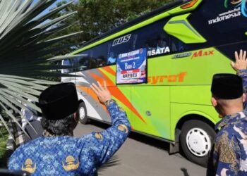 Pj Gubernur Banten Al Muktabar Lepas 20 Bus Mudik Gratis