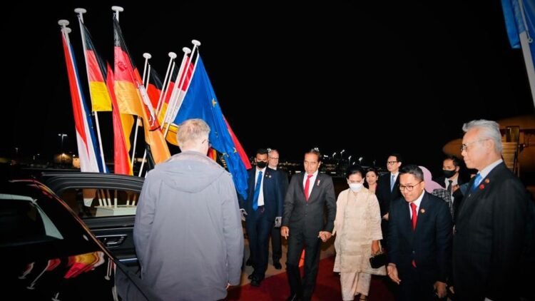 Presiden Jokowi dan Ibu Iriana Tiba di Hannover