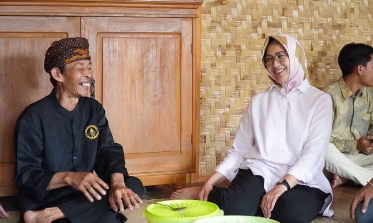 Airin Rachmi Diany Silaturahmi dengan Kasepuhan Adat di Cibeber