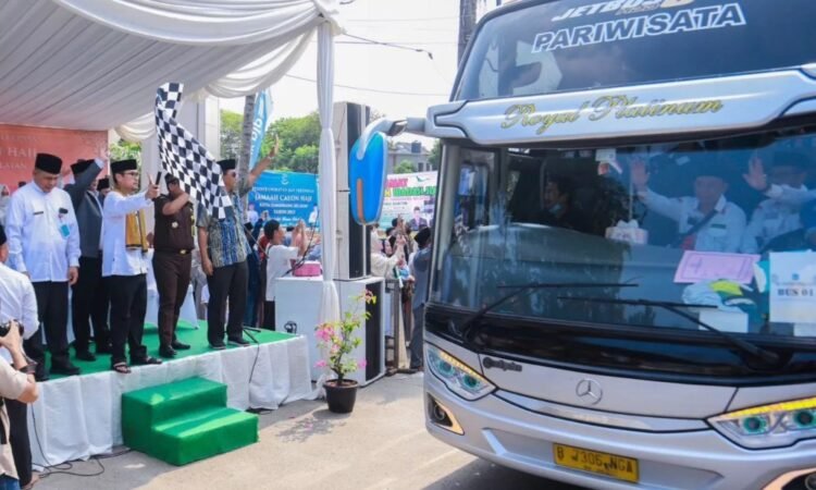 Pilar Lepas Keberangkatan 385 Calon Jemaah Haji Asal Tangsel