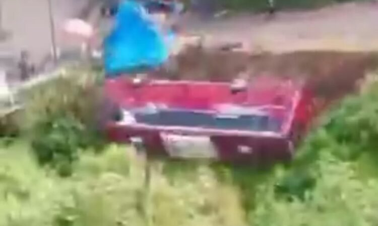 Bus Rombongan Asal Tangsel Jatuh ke Jurang di Guci Tegal