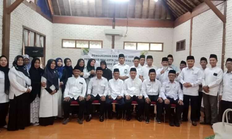 Kepala Kantor Kemenag Tangsel Kukuhkan Pengurus BP4 Kota Tangsel