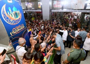 Presiden Jokowi Tinjau Aktivitas Perdagangan Pascalebaran di Jakarta