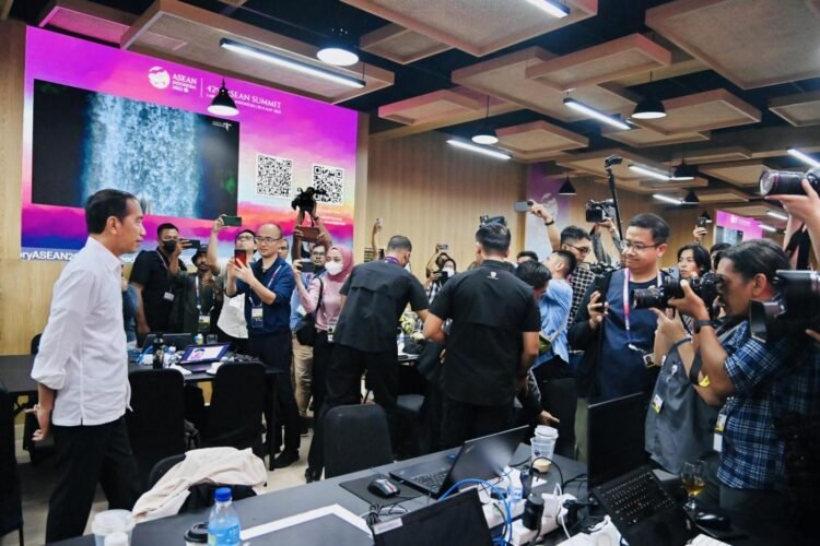 Presiden Jokowi Tinjau Pusat Media KTT Ke-42 ASEAN