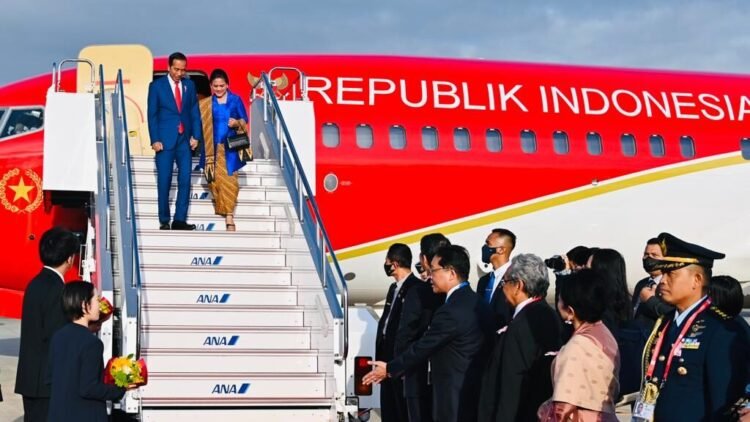 Presiden dan Ibu Iriana Tiba di Hiroshima