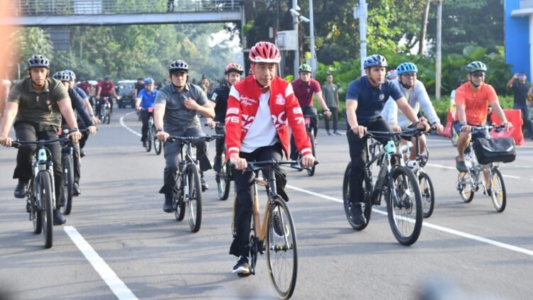 Saat Presiden Jokowi Bersepeda di Kawasan CFD Sudirman-Thamrin