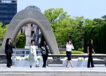 Presiden dan Ibu Iriana Kunjungi Hiroshima Peace Memorial Park