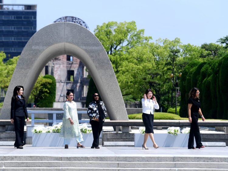 Presiden dan Ibu Iriana Kunjungi Hiroshima Peace Memorial Park