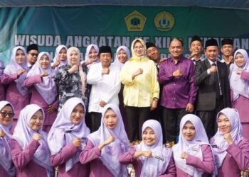 Hadiri Pelepasan SMP Ayatra dan Madrasah Islam Al-Falahiyyah, Airin Rachmi Diany: Pendidikan Mampu Mengubah Nasib Bangsa