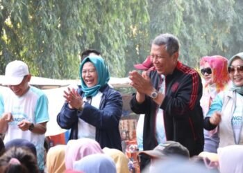 Benyamin Lepas Peserta Road To Tangsel Marathon di Ciputat Timur