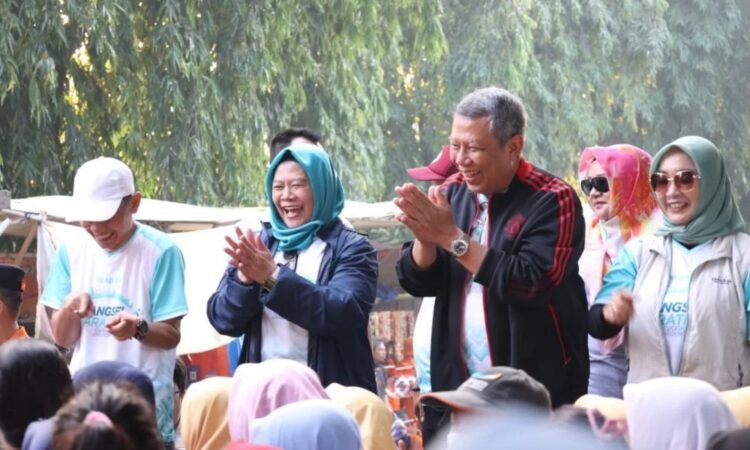 Benyamin Lepas Peserta Road To Tangsel Marathon di Ciputat Timur