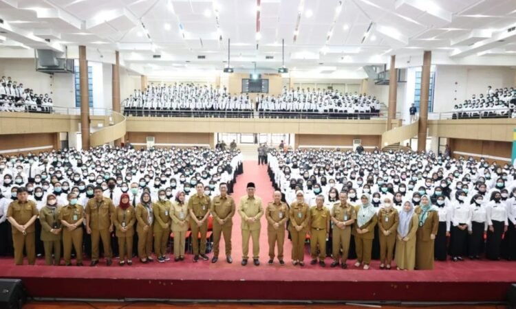 Wali Kota Benyamim Davnie Lantik 1.104 PPPK Tenaga Kesehatan Kota Tangsel