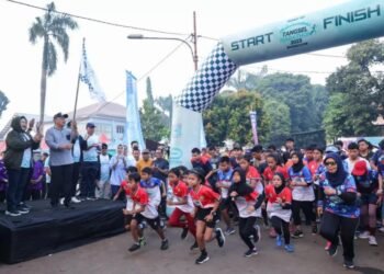 Wali Kota Benyamin Lepas Peserta Road To Tangsel Marathon di Pondok Aren