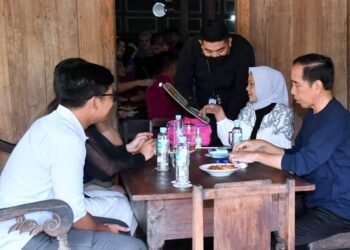 Akhir Pekan, Presiden Jokowi dan Ibu Iriana Kunjungi Warung Kopi Klotok