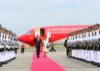 Dari Singapura, Presiden Jokowi dan Ibu Iriana Tiba di Malaysia
