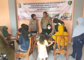 Hari Bhayangkara Ke-77, Polres Tangsel Gelar Bakti Kesehatan di Ponpes Nurul Ihsan