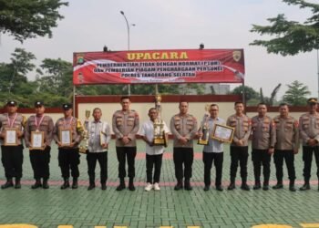 Kapolres Tangsel AKBP Faisal Febrianto Beri Penghargaan Program 60 KM Finisher dan Satkamling Terbaik