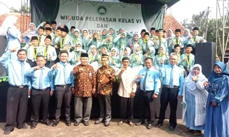 MIS Raudhatul Athfal Gelar Wisuda