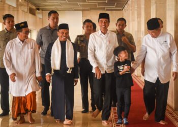Presiden Ajak Cucu Salat Jumat Berjemaah di Masjid Istiqlal
