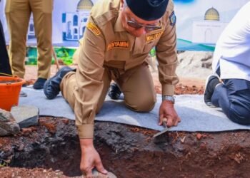 Wali Kota Benyamin Lakukan Peletakan Batu Pertama Pembangunan Masjid An-Nashr