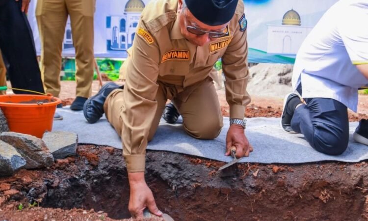Wali Kota Benyamin Lakukan Peletakan Batu Pertama Pembangunan Masjid An-Nashr