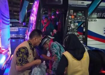 Jemaah Haji Kloter 10 JKG Asal Kota Tangsel Tiba di Tanah Air