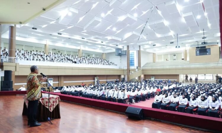 Wali Kota Benyamin Lantik Ratusan Guru PPPK