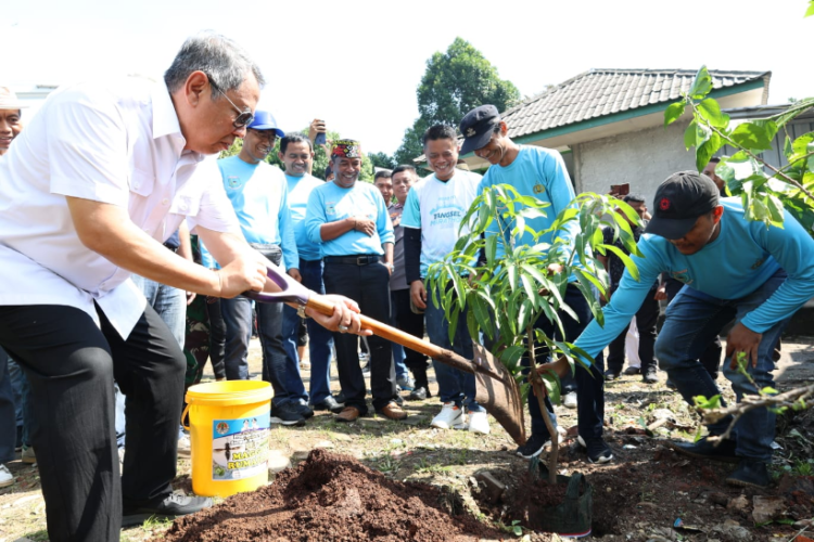 Benyamin Ajak Masyarakat Tangsel Kelola Sampah dari Rumah