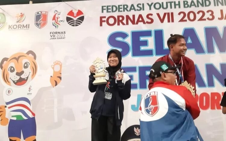 Marching Band Gita Cantika MTsN 1 Tangsel Sabet Medali Perak