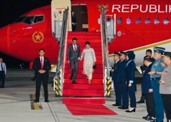 Presiden Joko Widodo dan Ibu Iriana Tiba di Tanah Air Usai Lawatan ke RRT