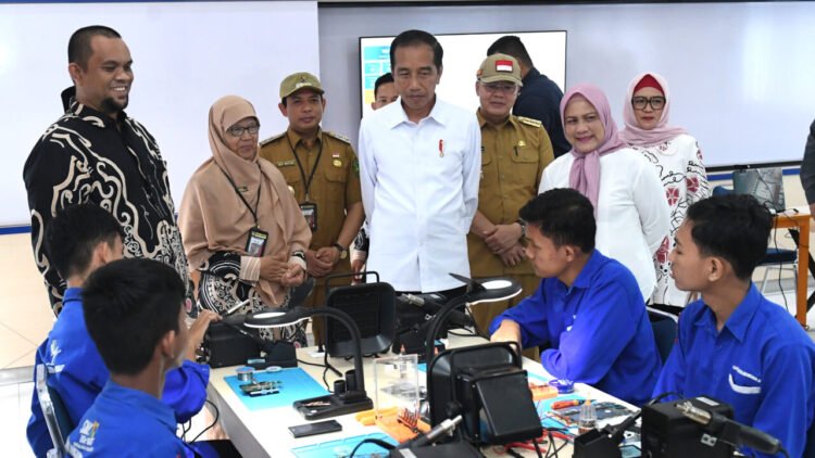 Presiden Jokowi Apresiasi Penerapan Kebijakan “Link and Match” antara SMK dan Dunia Industri