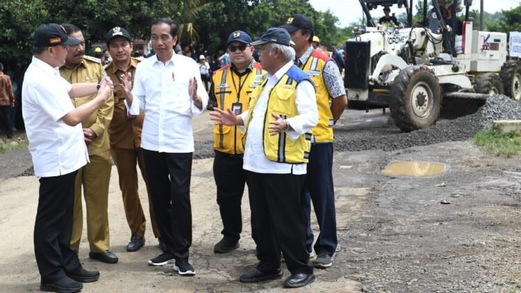 Presiden Jokowi Tinjau Perbaikan Infrastruktur Jalan di Provinsi Bengkulu