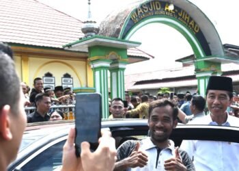 Presiden Jokowi Tunaikan Salat Jumat di Masjid Al Jihad Tanjung Agung