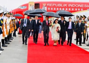 Presiden Jokowi dan Ibu Iriana Tiba di Chengdu