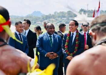 Tiba di Port Moresby, Presiden Jokowi Disambut Perdana Menteri Marape