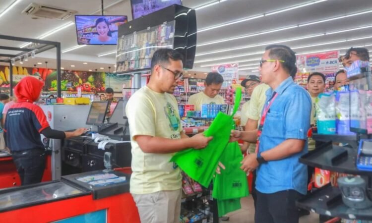 Pilar Turun Langsung Sosialisasikan Aturan Larangan Penggunaan Kantong Plastik Sekali Pakai