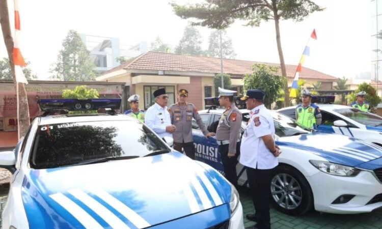Wali Kota Benyamin Serahkan 3 Unit ETLE Mobile ke Polres Tangsel