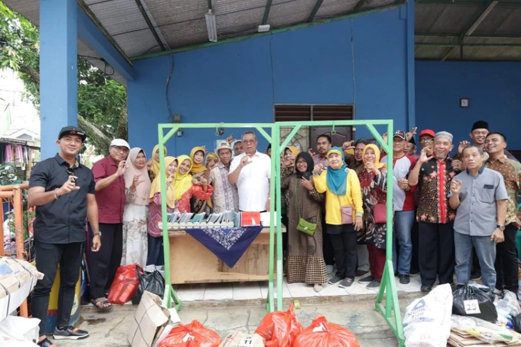 Benyamin Apresiasi Pengelolaan Bank Sampah Arta Tri Manunggal di Pamulang