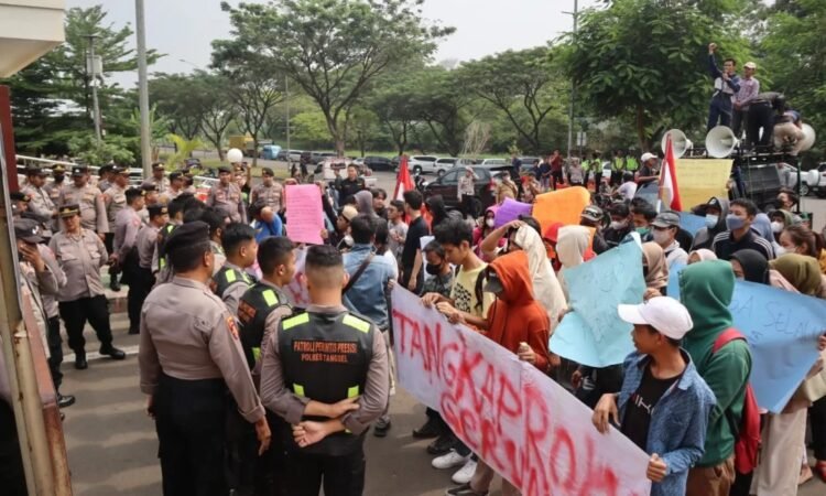 Forum Aktivis Mahasiswa Tangerang Selatan Minta Rocky Gerung Ditangkap