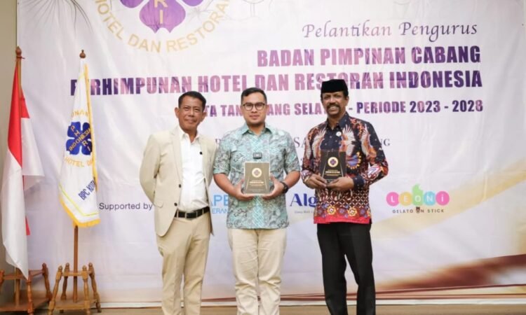 Hadiri Pelantikan Pengurus PHRI Tangsel, Pilar: Terus Bersinergi dan Kerja Sama untuk Kembangkan Inovasi Pariwisata